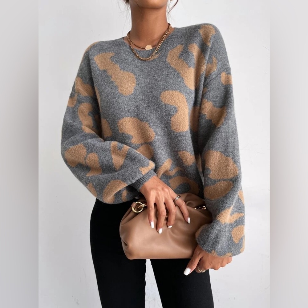 NWOT Cozy oversized Drop Shoulder Fluffy Knit Sweater in Grey w/rust brown - S